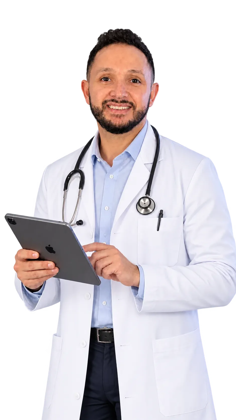 Médico sorrindo de jaleco com tablet e estetoscópio